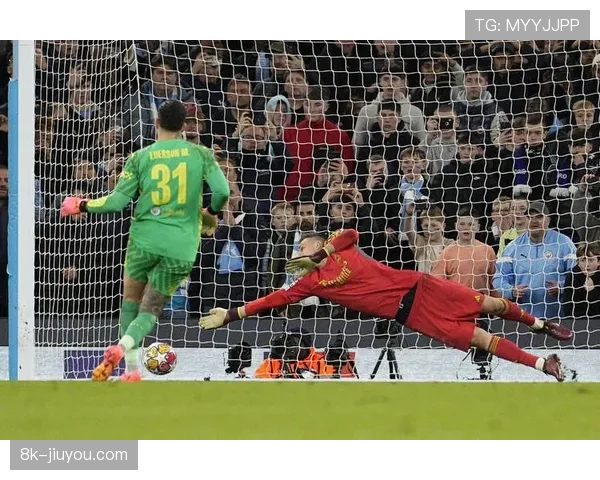 斯特拉斯堡1-1战平里昂，双方门将均做出关键扑救